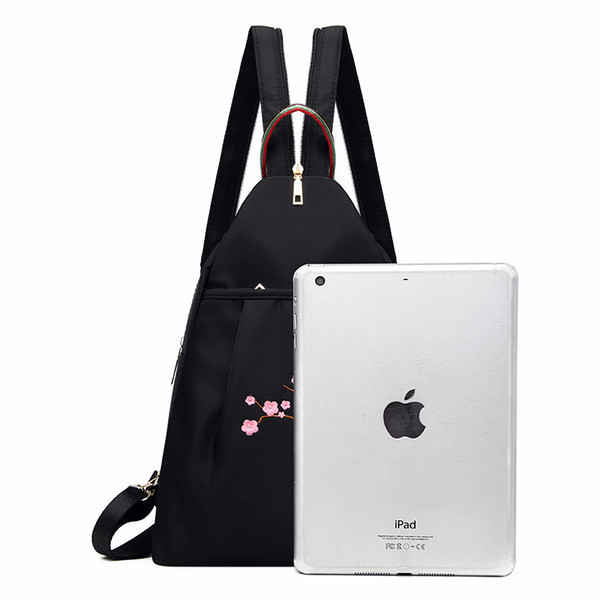 Naiste igapäevane tikandiga seljakott - musta värvi