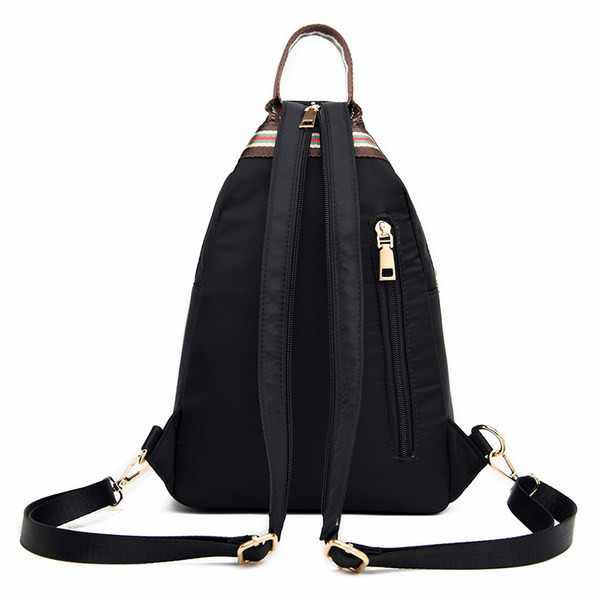 Naiste igapäevane tikandiga seljakott - musta värvi