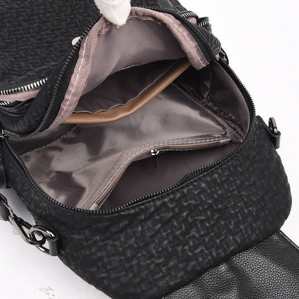 Naiste aktuaalne nahast seljakott metallelemendiga