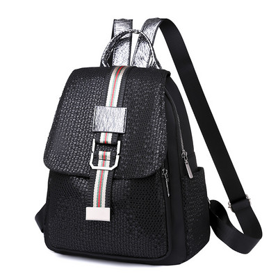Musta värvi metallist elemendiga väike naiste seljakott