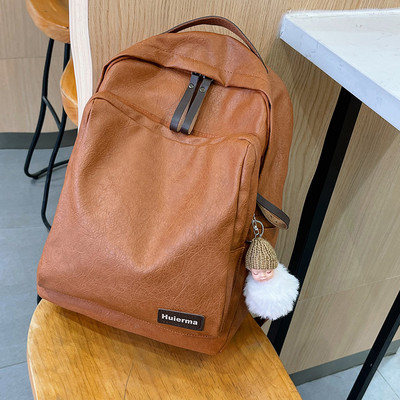 Női alkalmi bőr hátizsák kulcstartóval