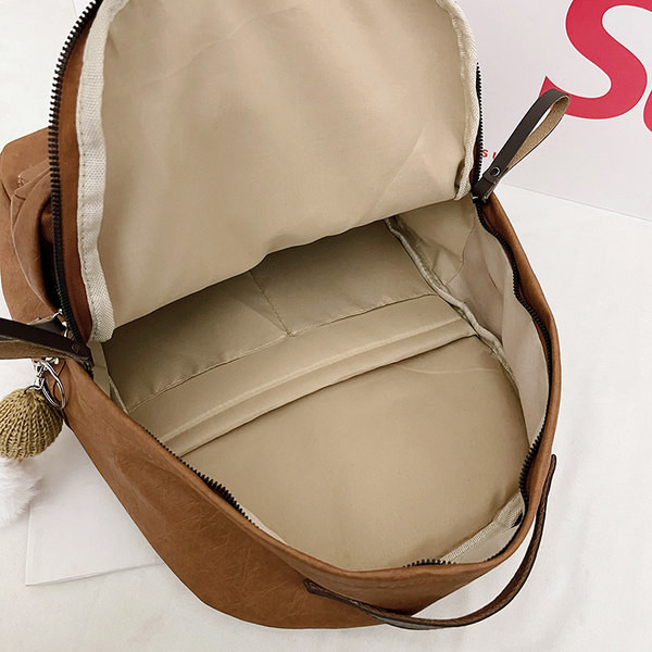 Női alkalmi bőr hátizsák kulcstartóval