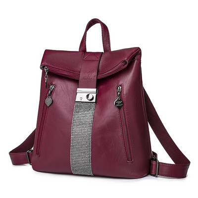 Γυναικείο σακίδιο πλάτης από οικολογικό δέρμα με μεταλλικό κούμπωμα και διακόσμηση