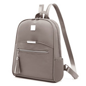 Női bőrtáska cipzárral és medállal három színben