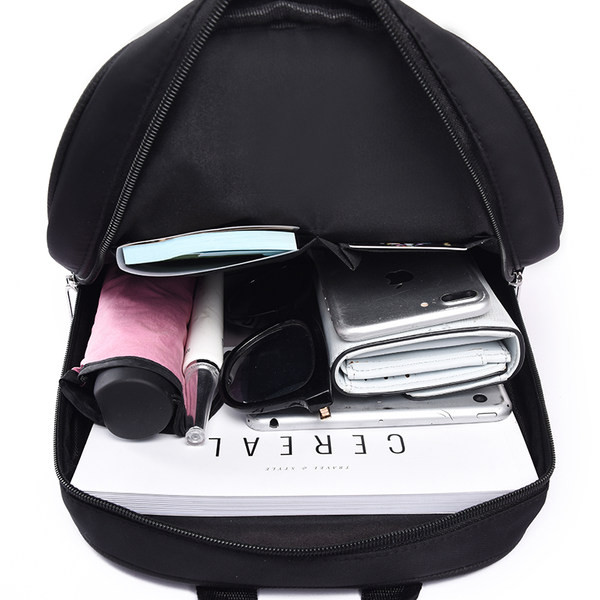 Női bőrtáska cipzárral és medállal három színben