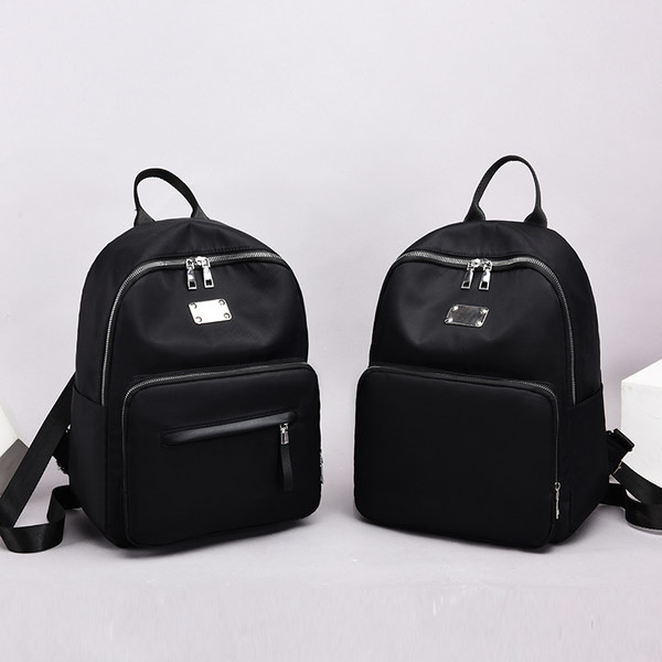 Naiste nahast seljakott eesmise lukuga musta värvi