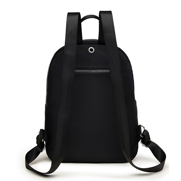 Naiste nahast seljakott eesmise lukuga musta värvi