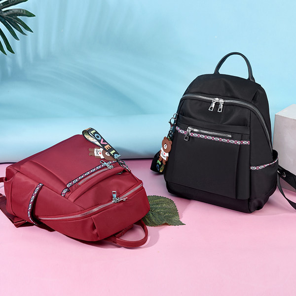 Naiste seljakott kolmes värvitoonis lukuga