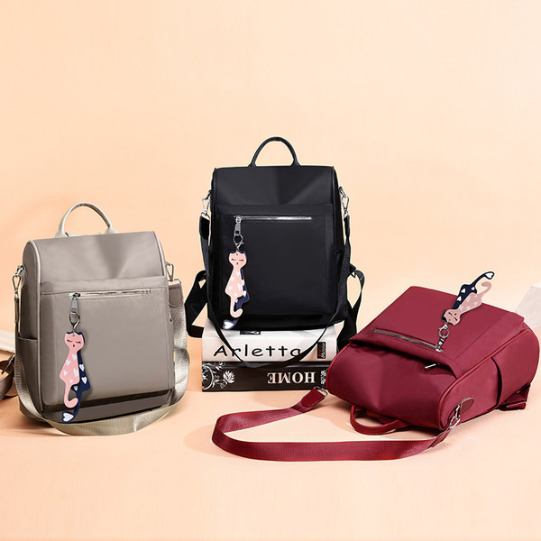 Naiste tekstiilist seljakott tekstiilist eesmise lukuga