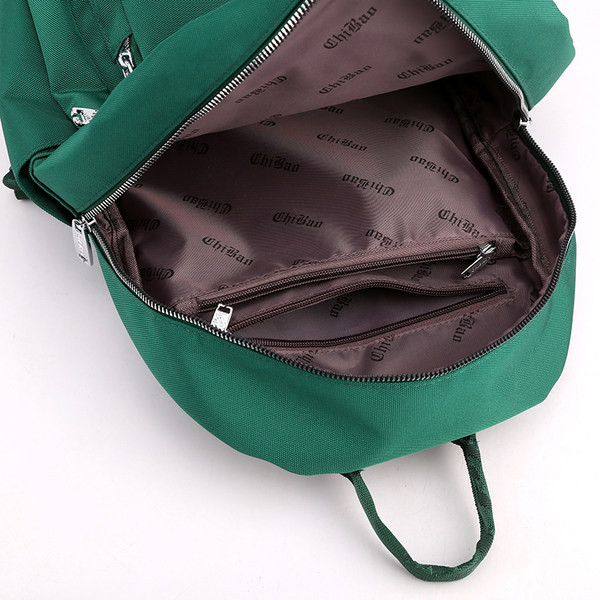 Metallist kaunistusega tekstiilist seljakott naistele