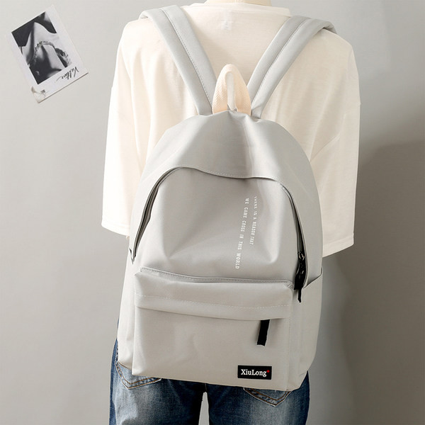 Igapäevane tekstiilist seljakott kirjadega