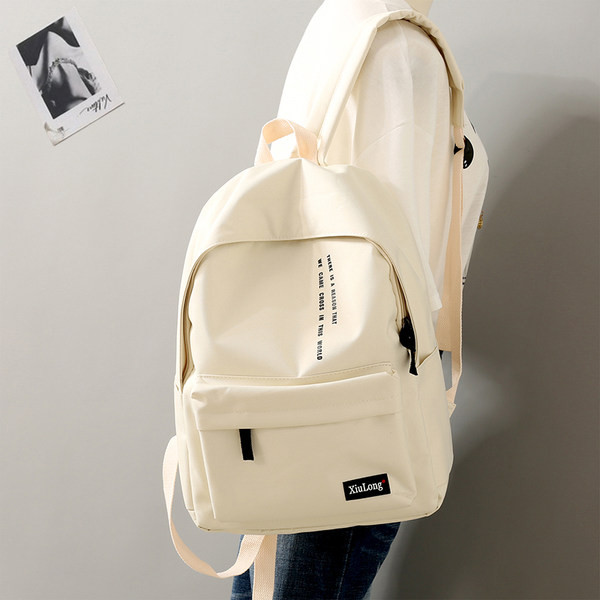 Igapäevane tekstiilist seljakott kirjadega