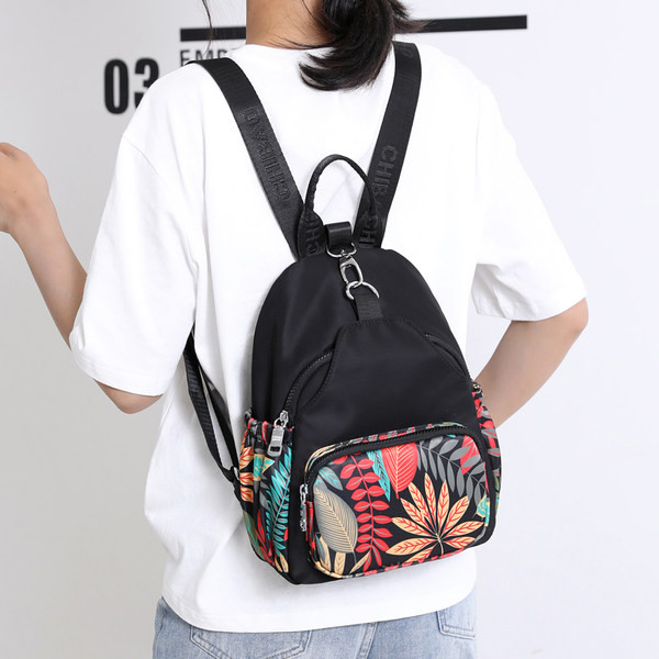 Naiste tekstiilist seljakott esitaskuga - musta värvi