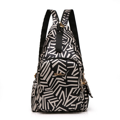 Γυναικείο σακίδιο πλάτης με έγχρωμη δεξιά και μπροστινή τσέπη