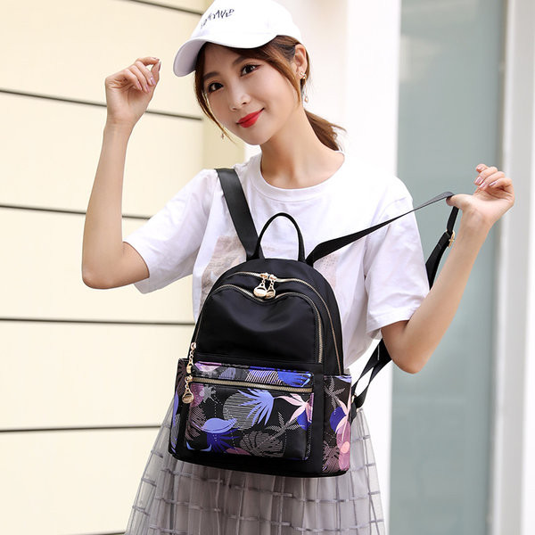 Μοντέρνο γυναικείο σακίδιο πλάτης με εφαρμογή σε διαφορετικά μοντέλα