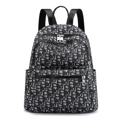 Stílusos női hátizsák különböző textilfelvitelekkel