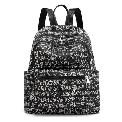 Stílusos női hátizsák különböző textilfelvitelekkel