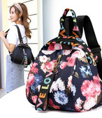 Värviline naiste seljakott kirjaga