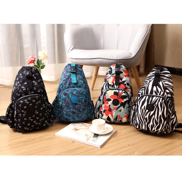 Naiste suur lillemotiivide ja tõmblukuga seljakott
