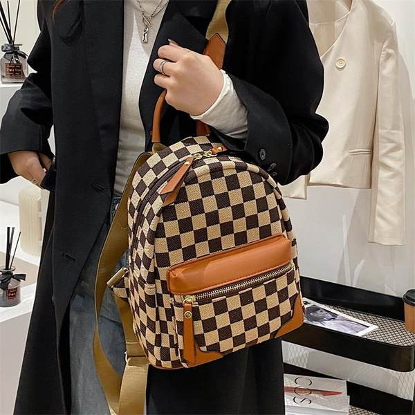 Moodne naiste seljakott neljas värvitoonis