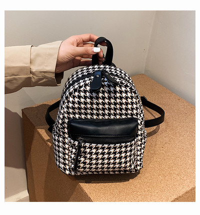 Μοντέρνο σακίδιο πλάτης με τσέπη και φερμουάρ