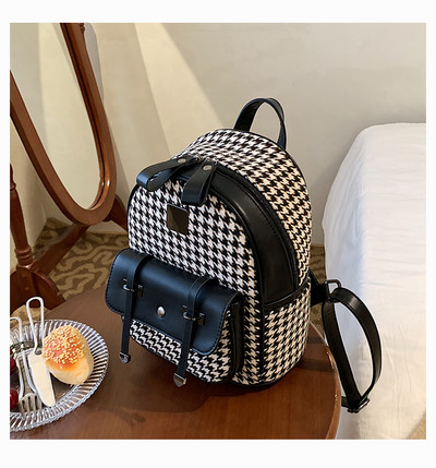 Kolmes värvitoonis väike esitaskuga naiste seljakott