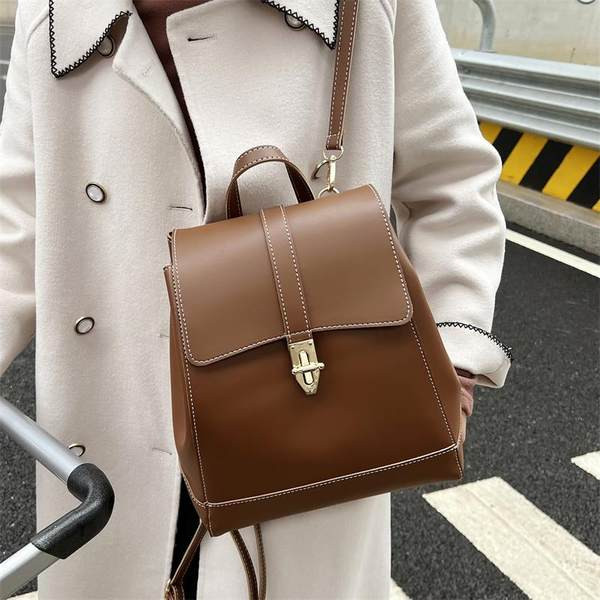 Moodne nahast lukuga seljakott - naistele