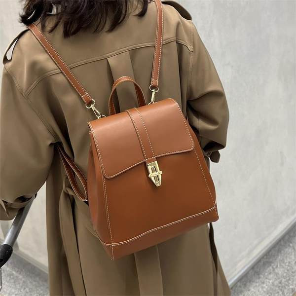 Moodne nahast lukuga seljakott - naistele