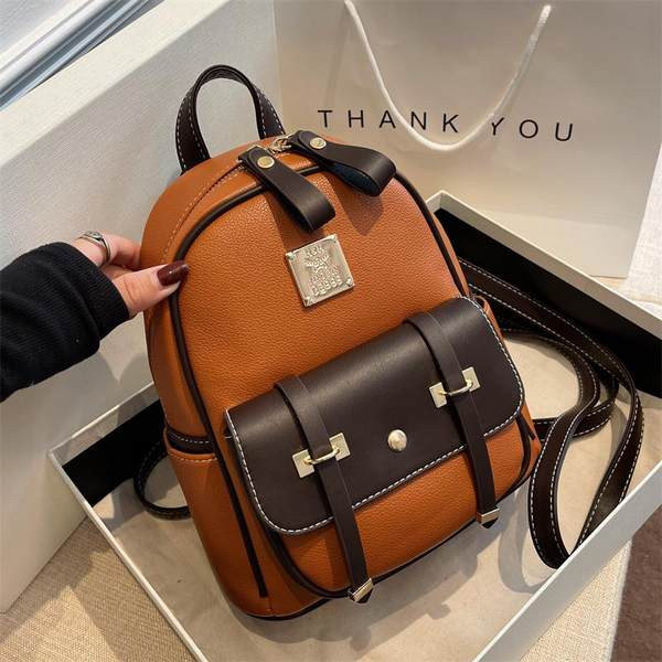 Neljas värvitoonis esitaskuga seljakott