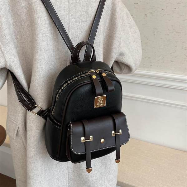 Neljas värvitoonis esitaskuga seljakott