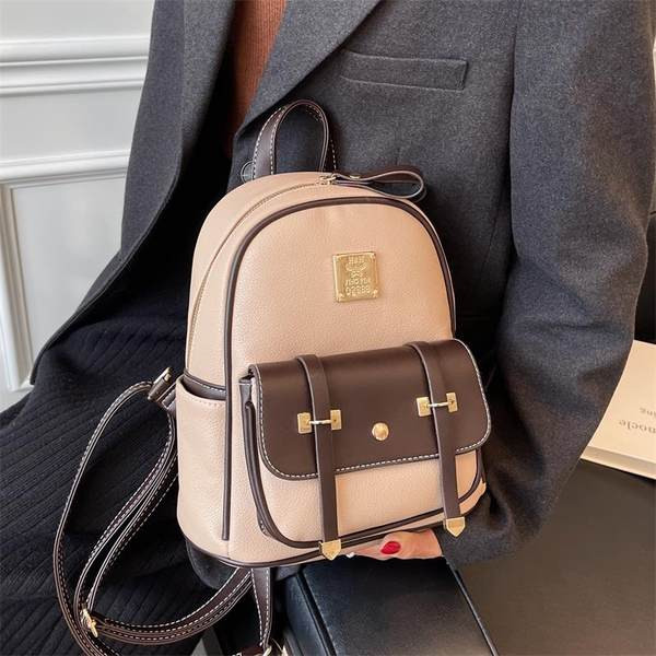 Neljas värvitoonis esitaskuga seljakott