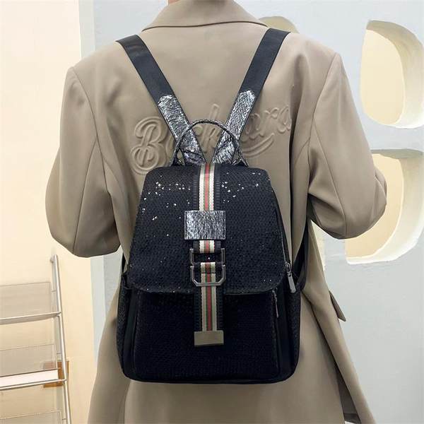 Naiste seljakott musta värvi ja tekstiilist rihmadega