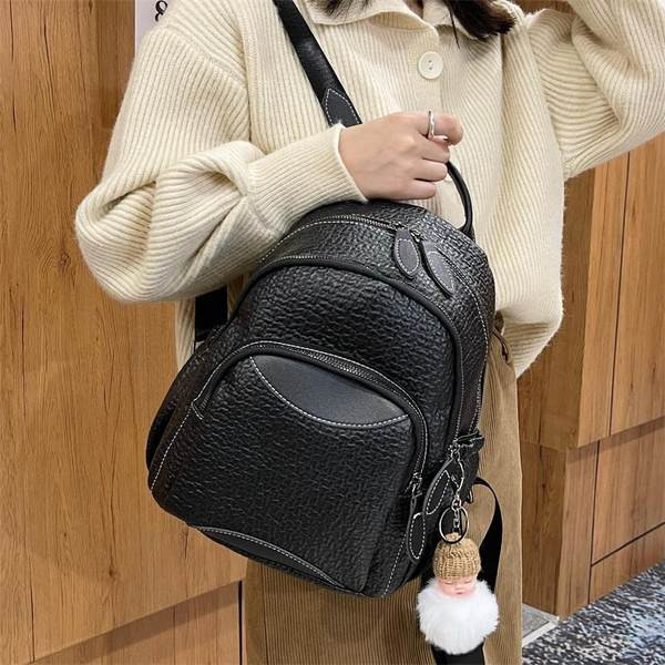 Napi női hátizsák fekete bőrből, fekete színben