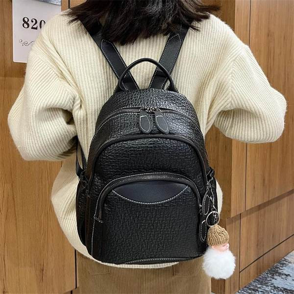 Napi női hátizsák fekete bőrből, fekete színben