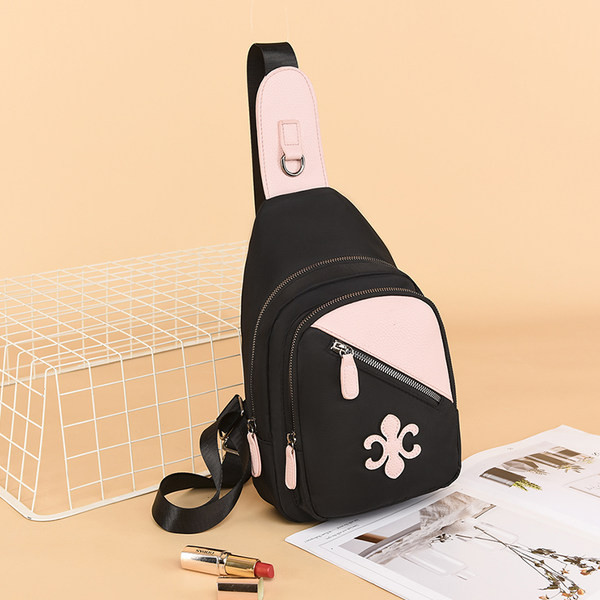 Kolmes värvitoonis esitaskuga naiste seljakott