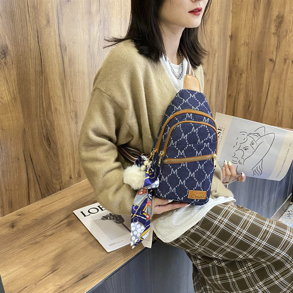 Női napi textil hátizsák cipzárral és emblémával