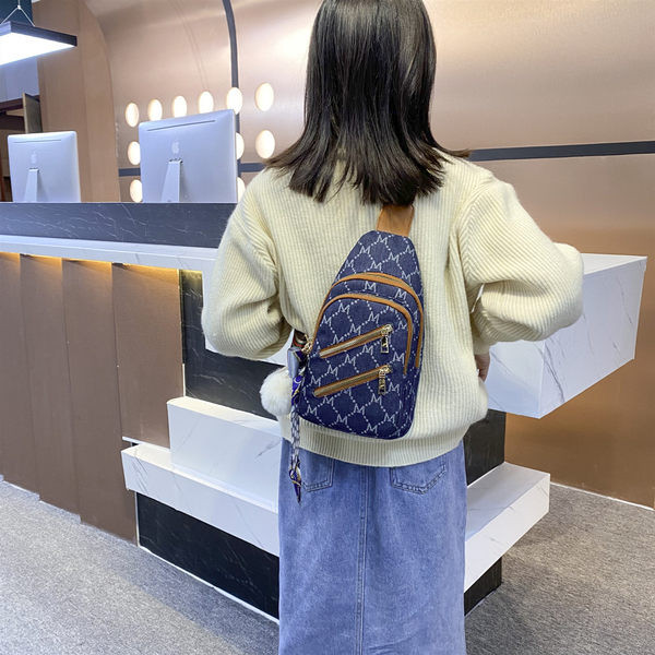 Női napi textil hátizsák cipzárral és emblémával