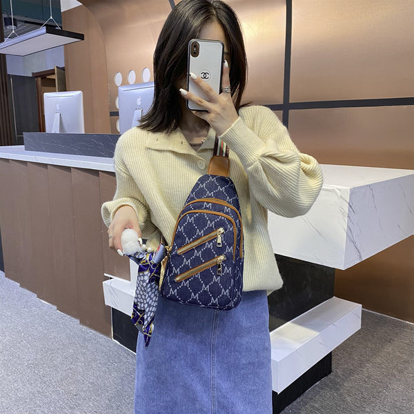 Női napi textil hátizsák cipzárral és emblémával