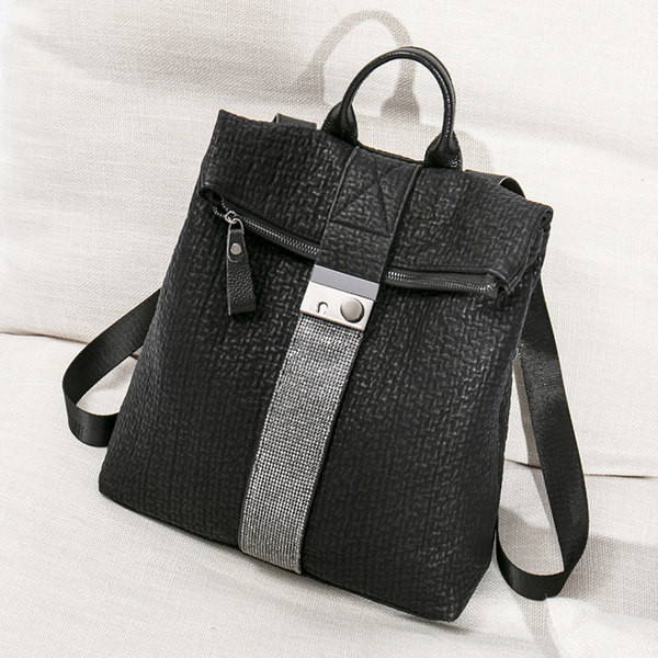 Naiste seljakott luku ja lukuga