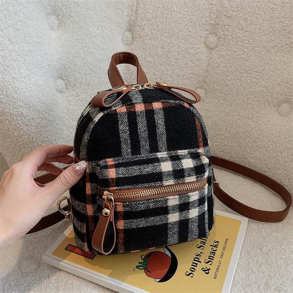 Stiilne naiste miniseljakott tekstiilist lukuga