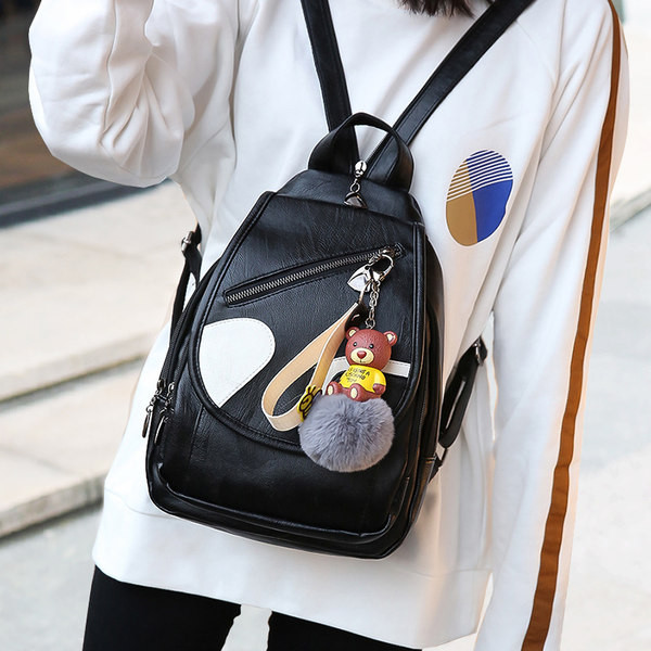 Naiste kunstnahast seljakott ja ripats udusulgedega