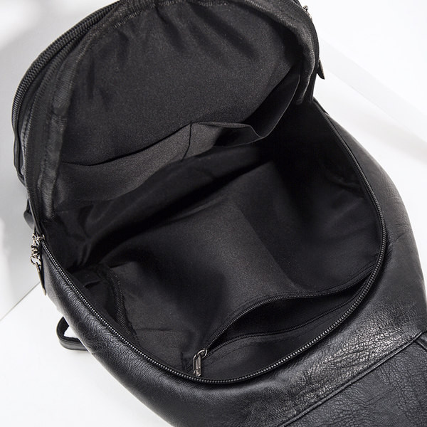 Naiste nahast kott võtmehoidjaga - musta värvi