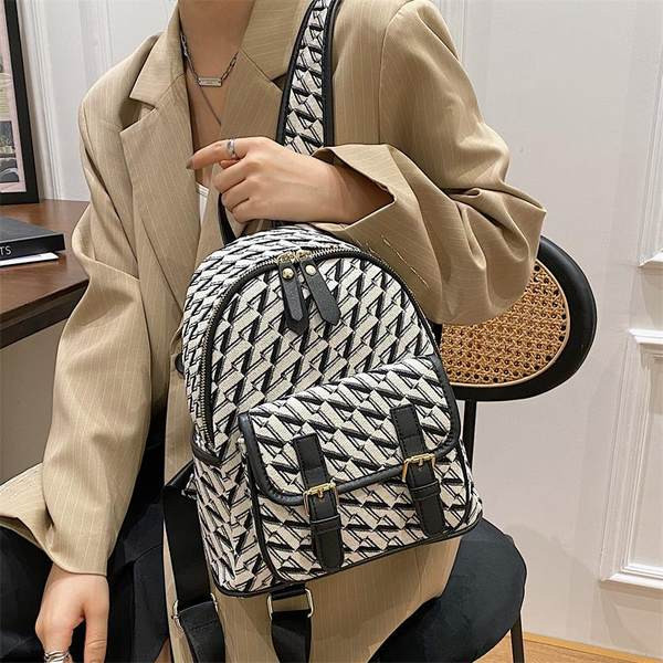 Női textil hátizsák csattal