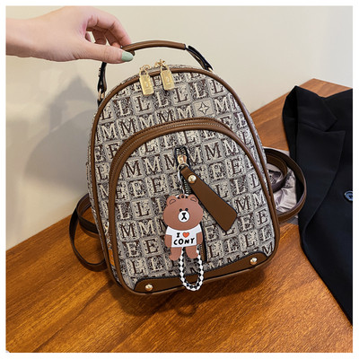 Modern női hátizsák két modellben elöl cipzárral