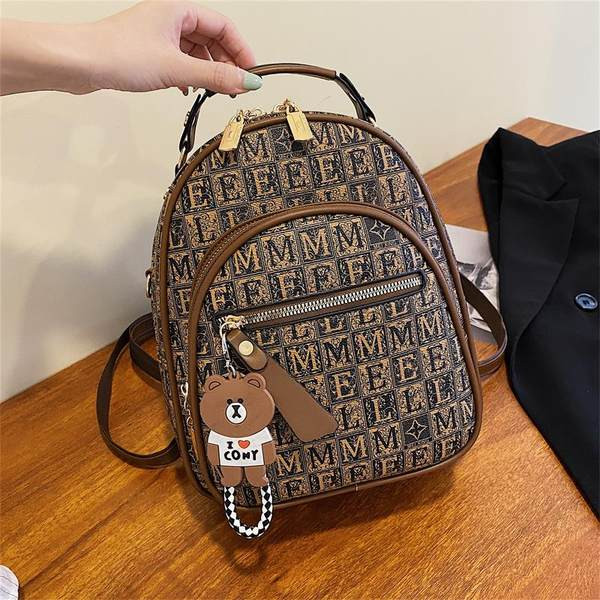 Modern női hátizsák két modellben elöl cipzárral