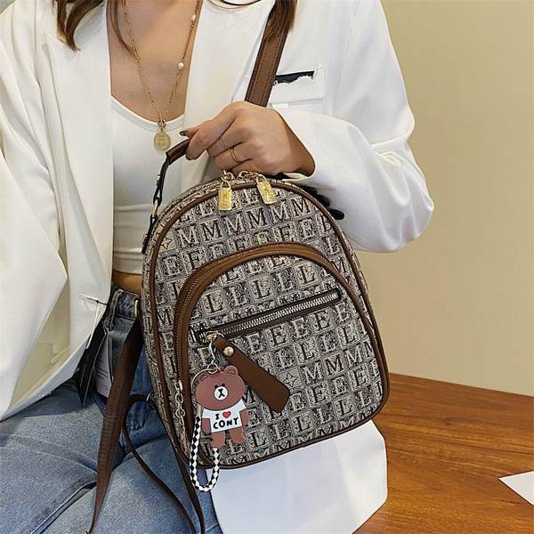 Modern női hátizsák két modellben elöl cipzárral