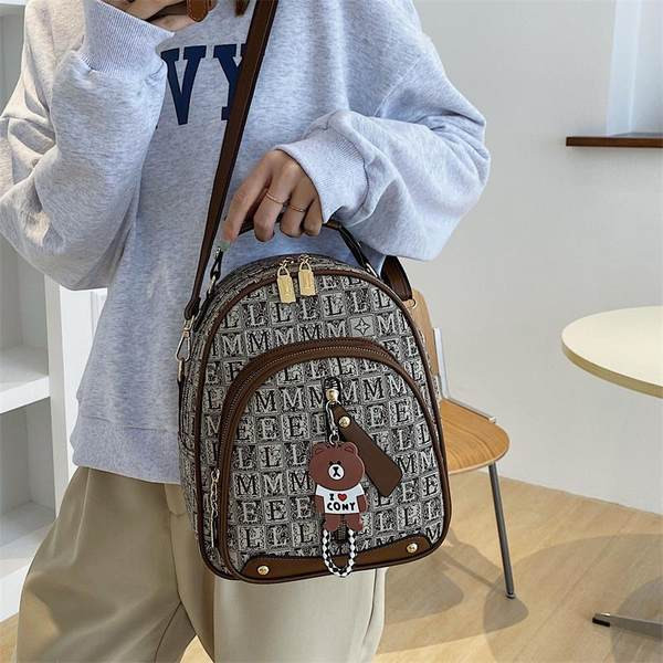 Modern női hátizsák két modellben elöl cipzárral