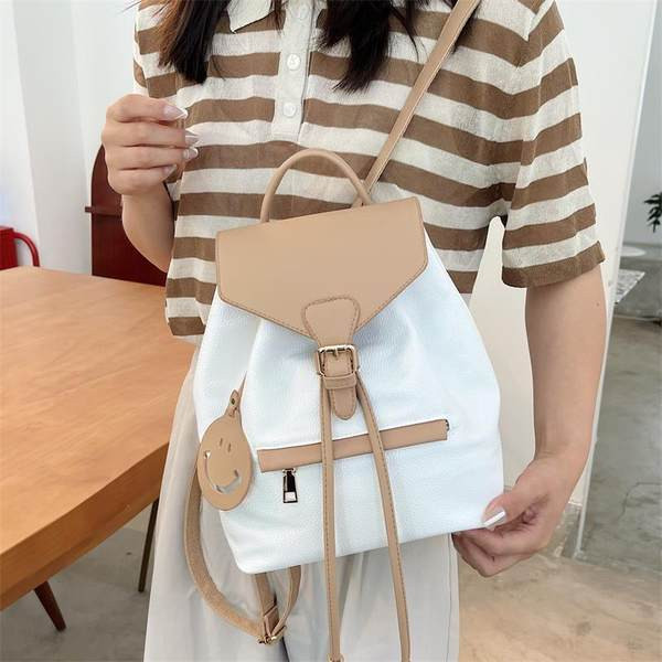 Naiste ajakohane lipsude ja lukuga seljakott