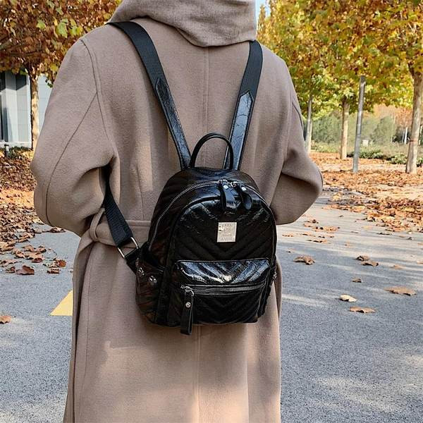 Naiste kunstnahast seljakott neljas värvitoonis