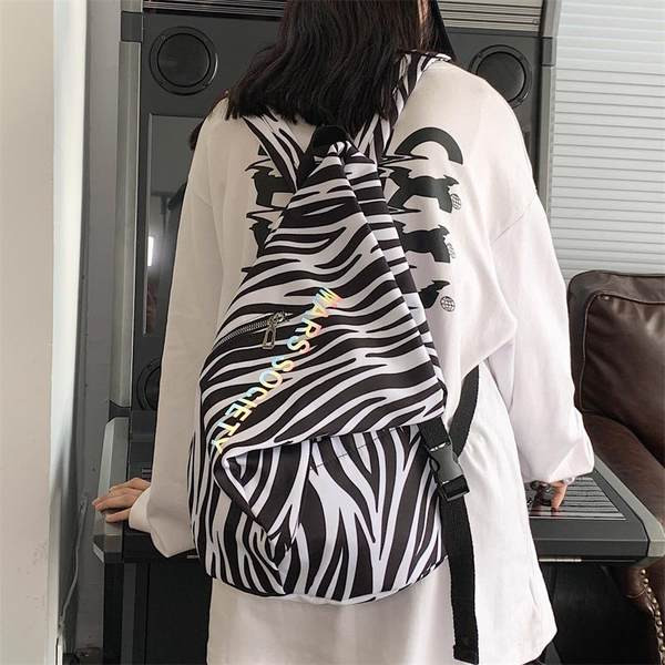 Suur asümmeetrilise kinnitusega riidest seljakott